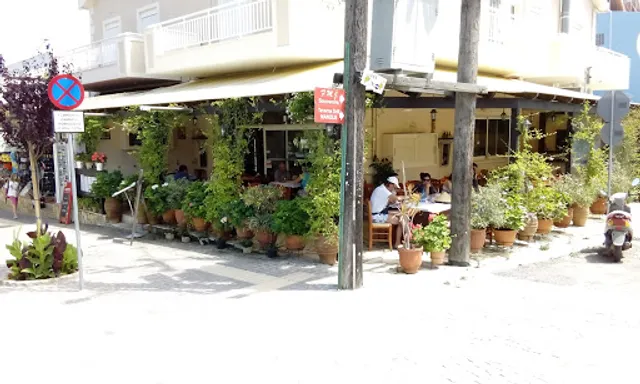 Rania's Gyros Pizza Bar