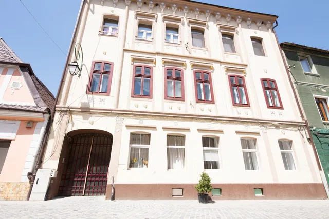 Sunny Old Town Apartment