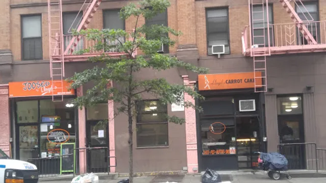 Lloyd's Carrot Cake Café