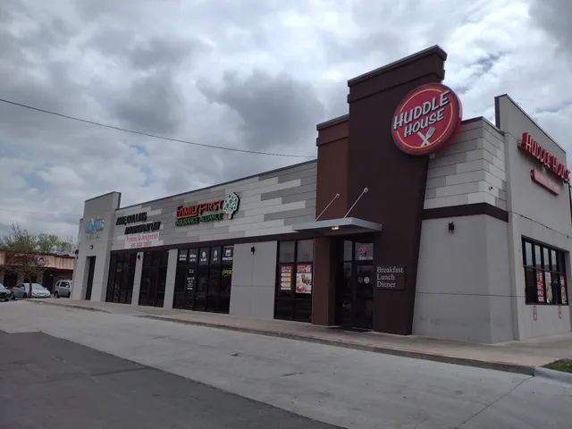 Twin Lakes Shopping Center