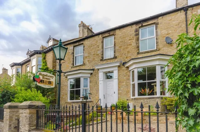 Strawberry House B & B