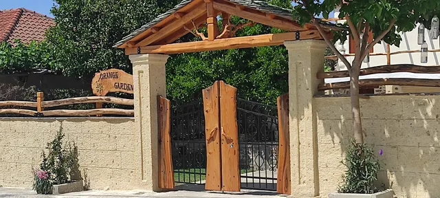 Orange Garden Apartments & Rooms