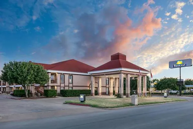 Days Inn by Wyndham Granbury