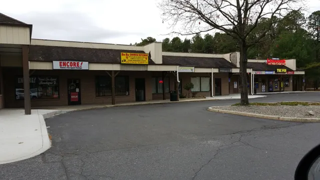 Country Lakes Shopping Center
