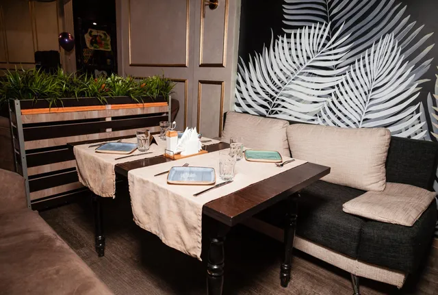 Letniy Dvorik Semeynyy Restoran