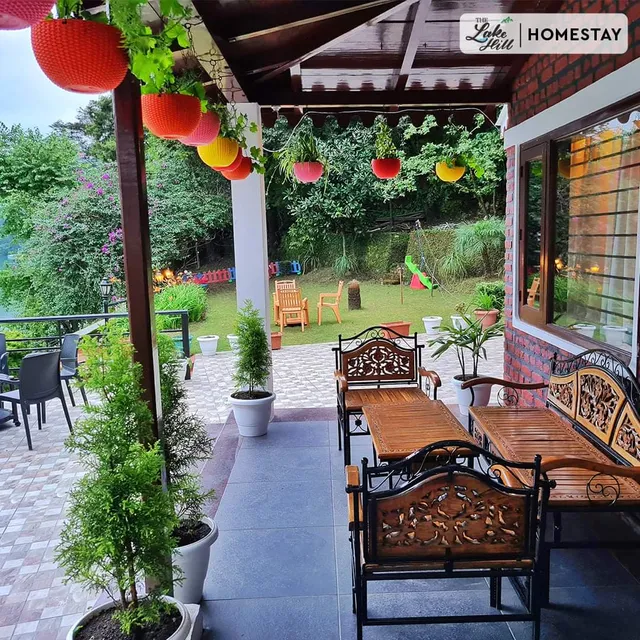 Lake and Hill Homestay / Full Lake view