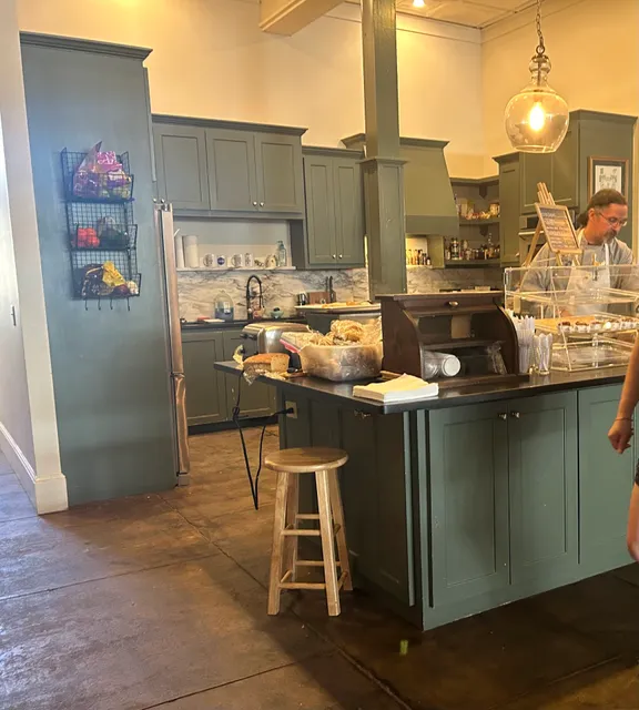 La Petite Affaire Cafe