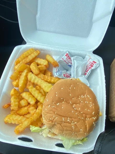 Moms & Pops Bar B Que