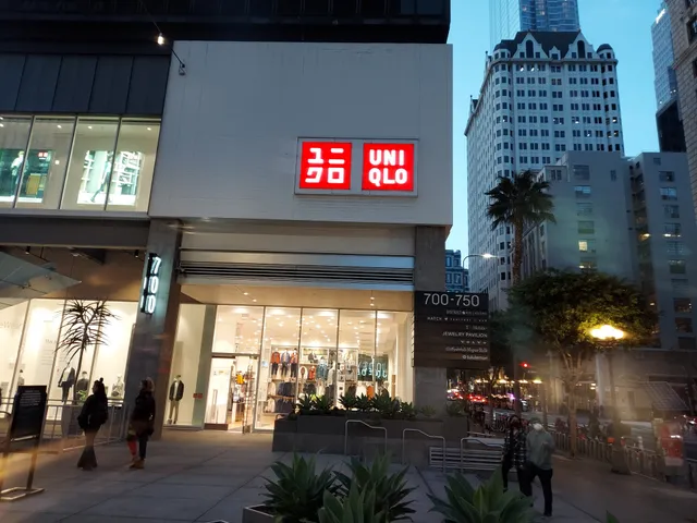UNIQLO The BLOC