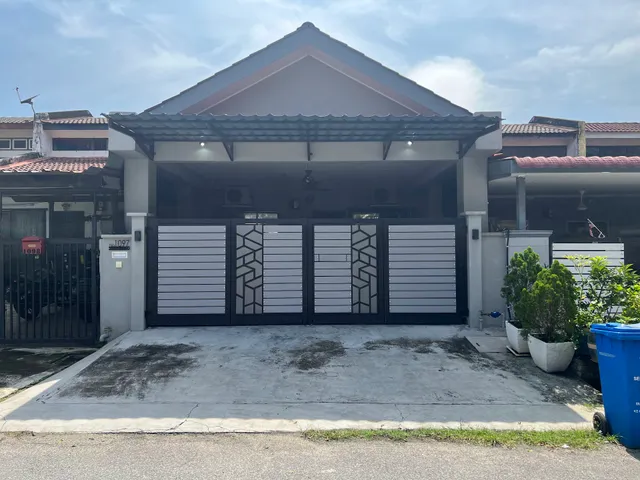 Adam's Home Sungai Buloh Homestay (Muslim Friendly)