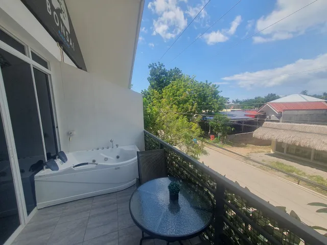 Bonsai Jacuzzi Rooms