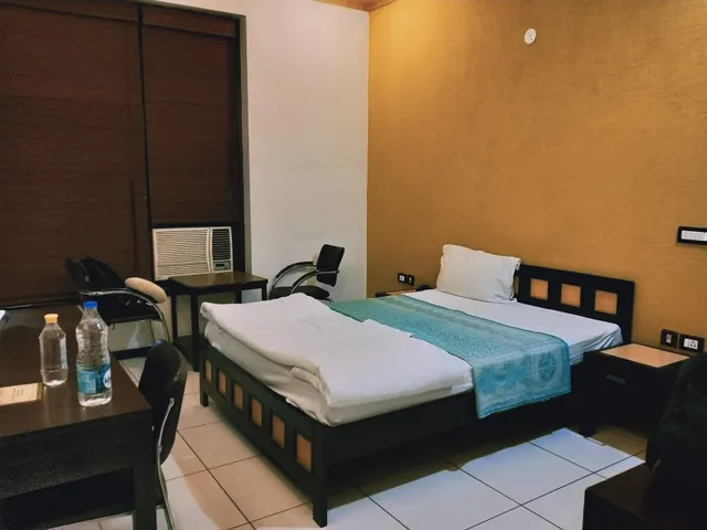 OYO 5528 DLF Phase 4