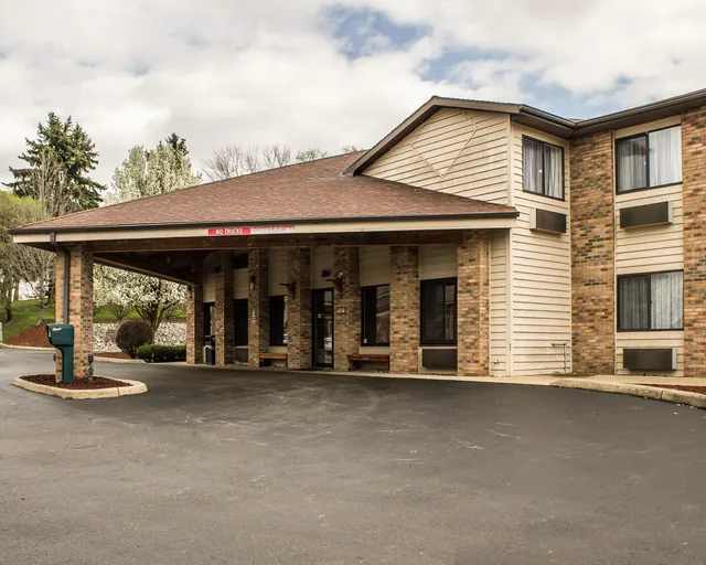 Quality Inn East Liverpool - Calcutta