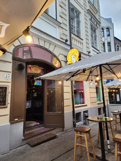 FUNNY FOX SPORTS, KARAOKE PUB/BAR