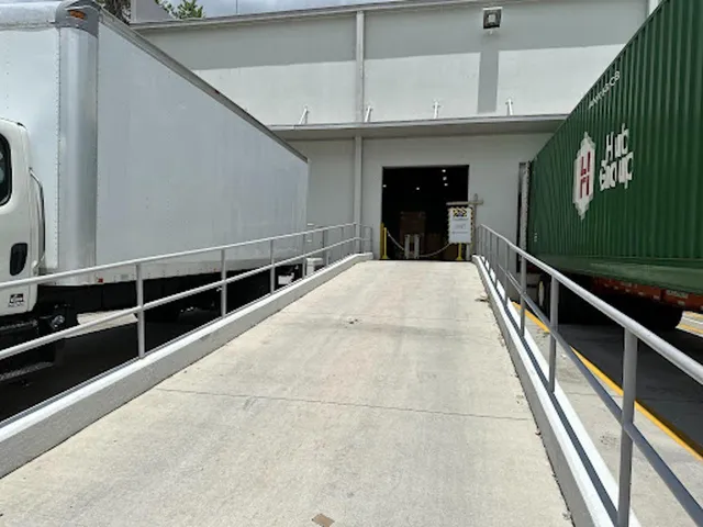 Crate & Barrel Warehouse