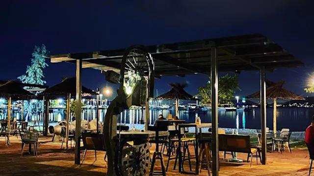 Karnagio coffee drinks n' dinner