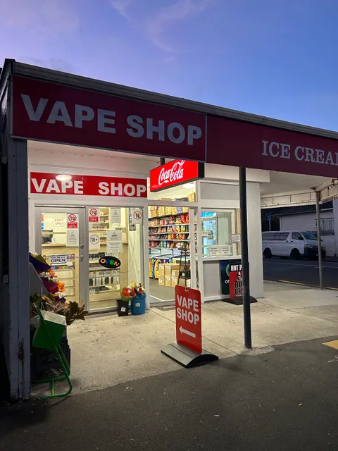 vape shop bishop auckland Vape shop window hi-res stock photography and images main image 1