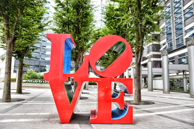 Robert Indiana Sculpture: "LOVE"