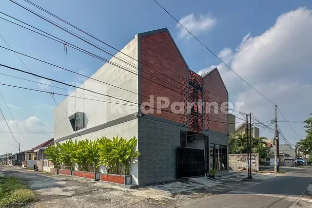 Salim Living RedPartner