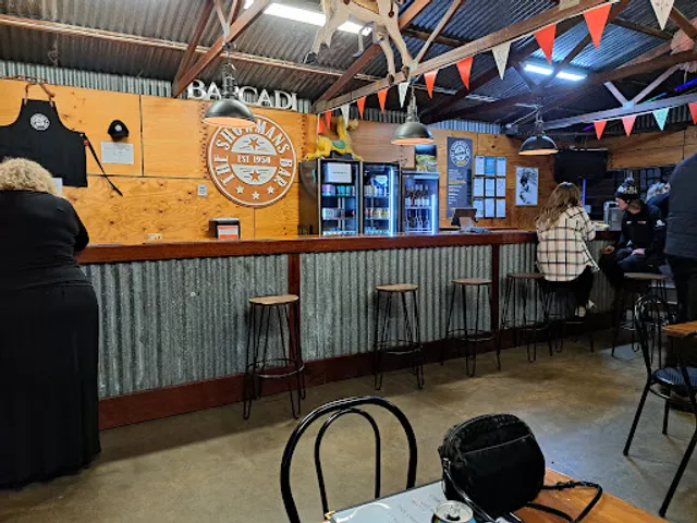 Showman's Bar and Cafe