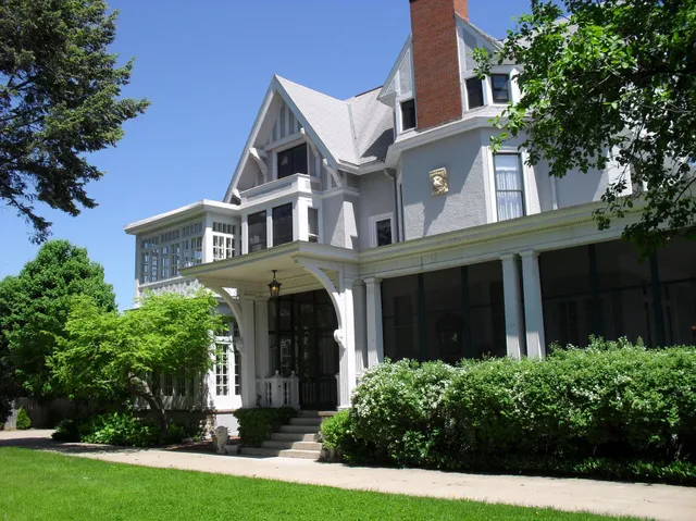 Alexander Mansion Historic B&B