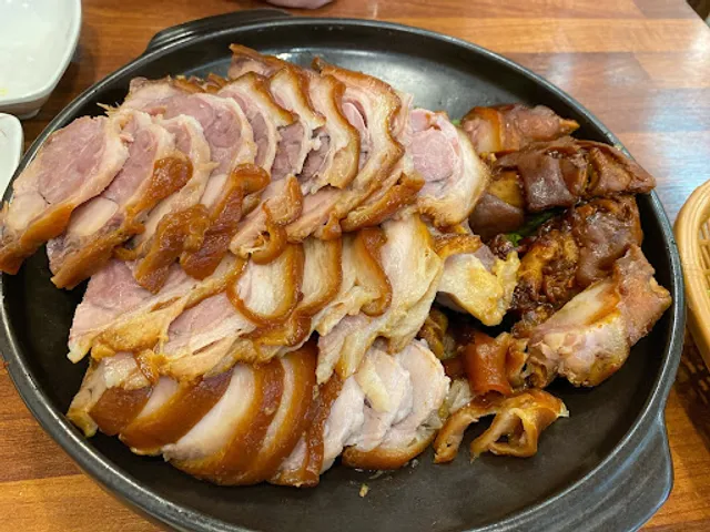 돈통마늘보쌈 수원역점