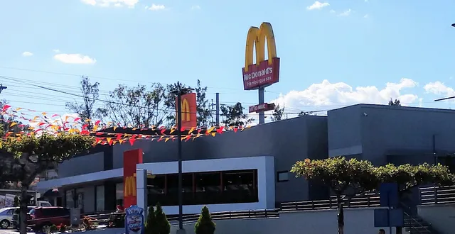 McDonald's Bosques de San Nicolás