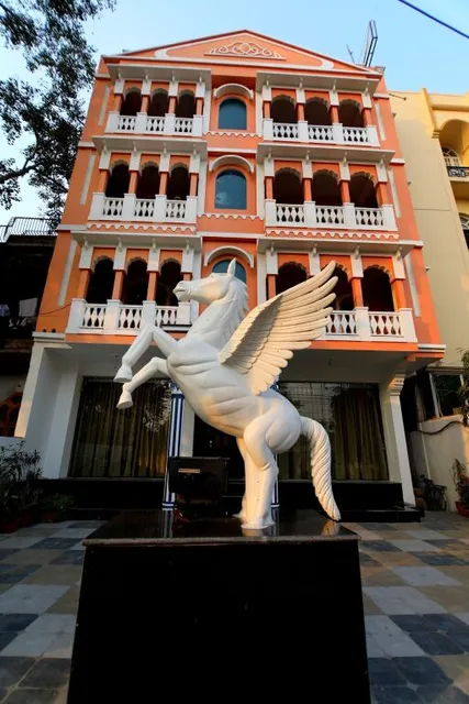 Townhouse Cantonment Varanasi Sarin Inn