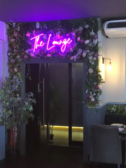 Central Restaurant and Lounge