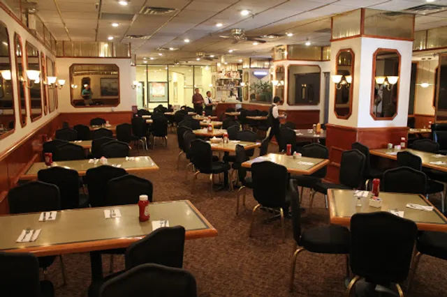 Dining at North Shore Towers