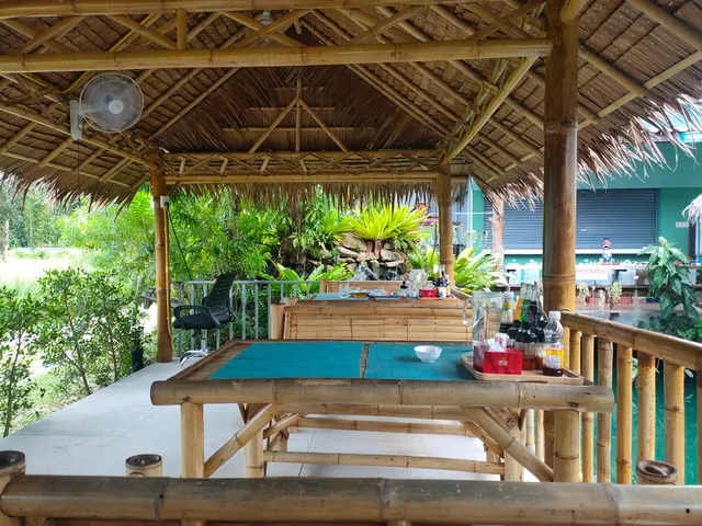 Khua Lung Teum / Uncle Teum's Duck Noodle & Crispy Pork