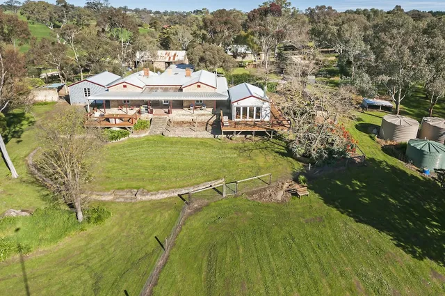 1860 Wine Country Cottages