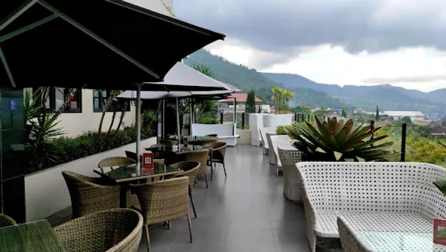 Bellis Kitchen & Bar