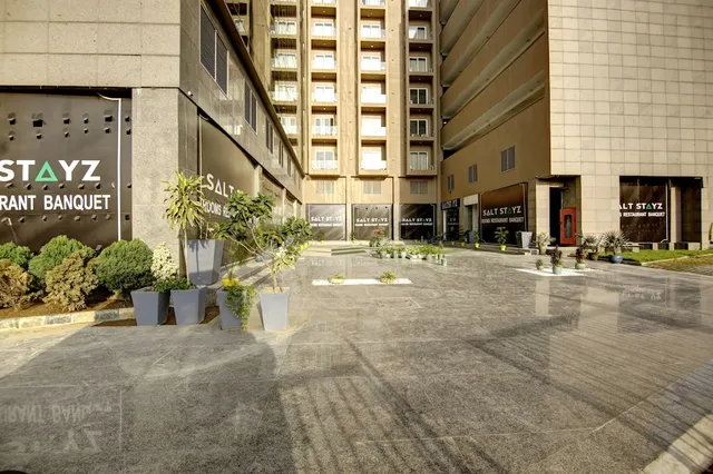 Saltstayz Premier - Golf course extension road