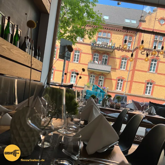 Finns Wine & Kitchen