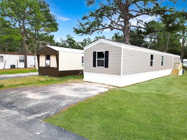 Pinewood Manufactured Home Community