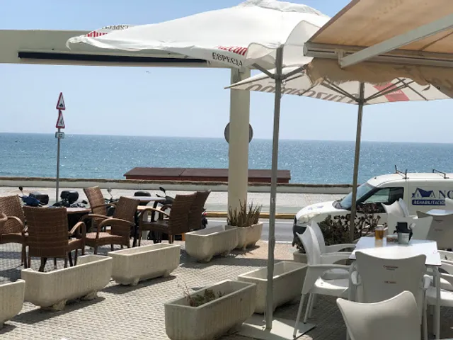 Arroceria & Taperia Con Bulli Bar - Restaurante - Arroceria en Cádiz