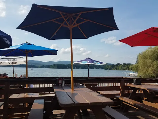 Lakeside Bar & Grill