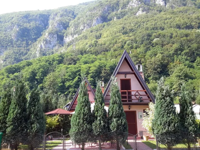 Bungalows Viola and Detelina