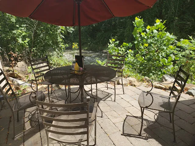 Tinkers Creek Road Tavern