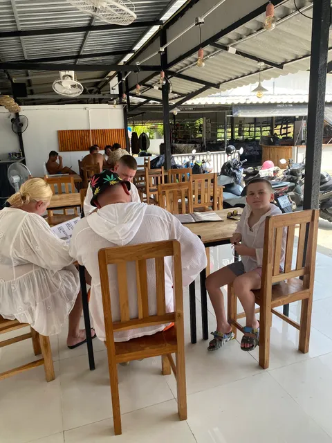 Sea Breeze Restaurant & Bar