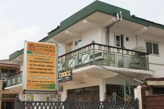 Jesiwa B's Little Palace