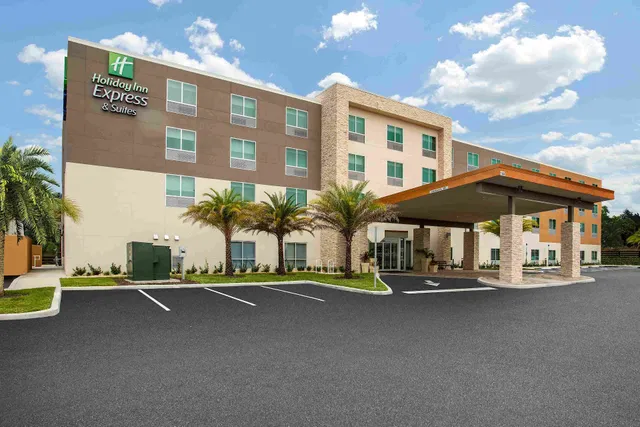 Holiday Inn Express & Suites Deland South, an IHG Hotel