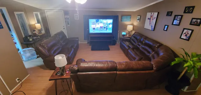 Hank's Furniture Warehouse