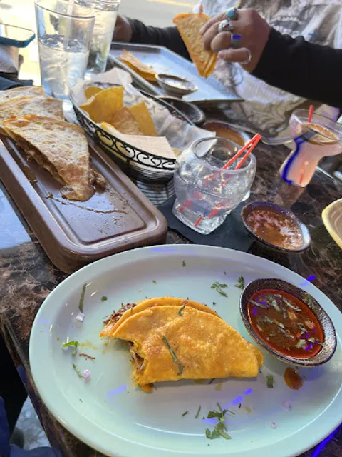 Mamasitas Caribbean Restaurant & Bar