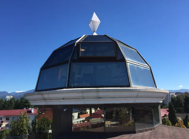 Shine House, отель