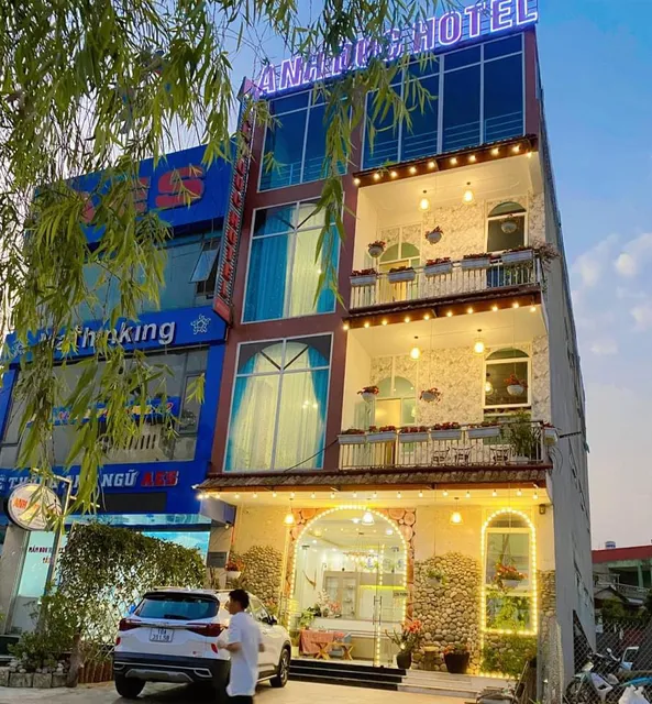 Ánh Hồng Hotel