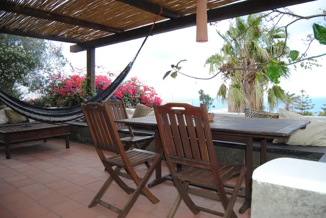 La Casa Dei Fiori RESORT E DAMMUSI con piscina Isola di Pantelleria - AGRITURISMO e RESIDENCE a Pantelleria