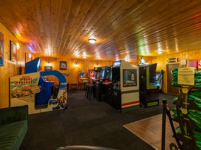 Big Bear Retro Arcade