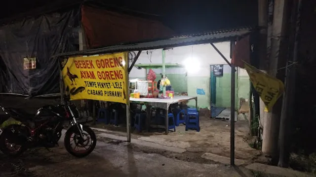 Warung penyetan soto ayam okiocha